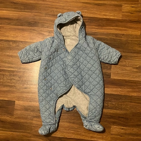 GAP Baby Quilted Chambray Bear One-Piece Denim Bodysuit, 6-12 Months Unisex - Picture 2 of 9